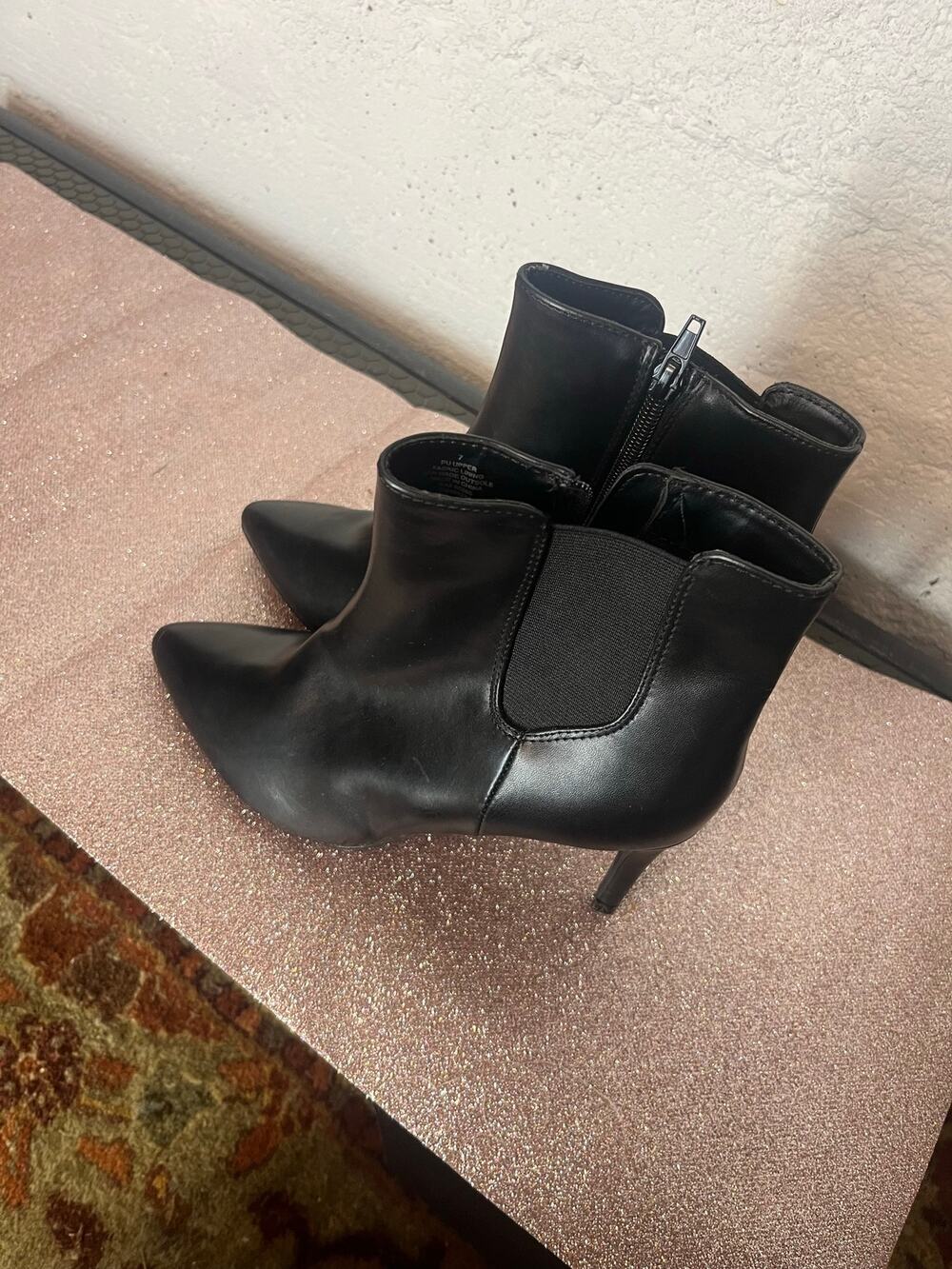 EXPRESS yourself with these adorable leather ankle boots!